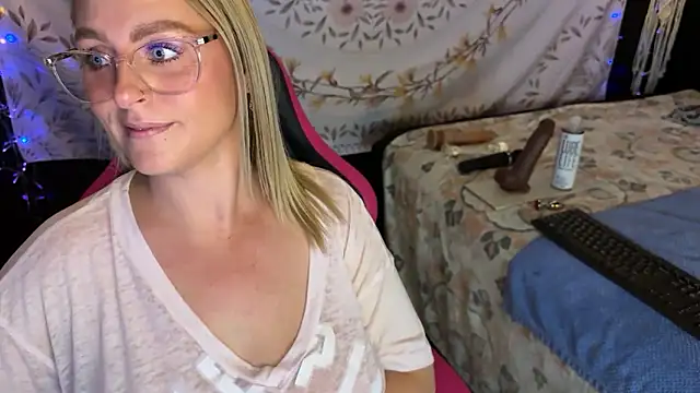 Snapshot of BossMomma0387 chatting on November 25, 2025, 4:18 pm BossMomma0387 online show from November 25, 2025, 4:18 pm