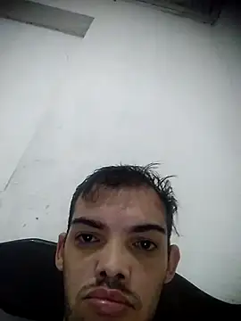 GuilhermeYuree online show from October 19, 2025, 7:20 am
