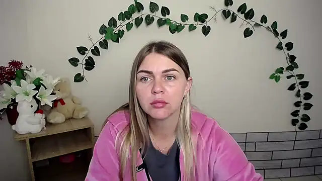 Snapshot of Magic_Katarina_ chatting on September 15, 2025, 6:35 am Magic Katarina online show from September 15, 2025, 6:35 am