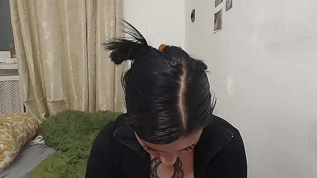 Snapshot of Susie_su chatting on October 13, 2025, 10:43 pm Susie su online show from October 13, 2025, 10:43 pm