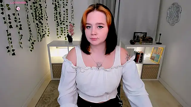 Snapshot of lunaalli chatting on September 13, 2025, 3:12 pm lunaalli online show from September 13, 2025, 3:12 pm