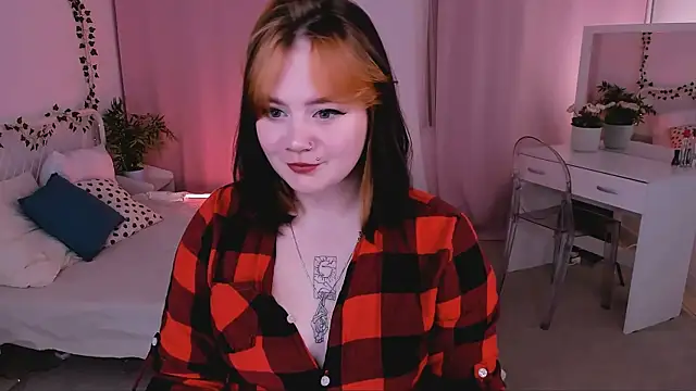 Snapshot of lunaalli chatting on September 26, 2025, 4:44 pm lunaalli online show from September 26, 2025, 4:44 pm