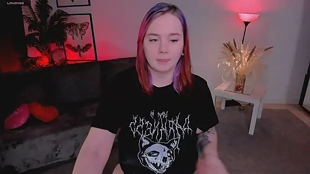 lunaalli online show from February 22, 2026, 9:02 pm