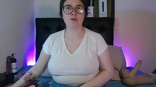 Snapshot of KrystalAdams chatting on July 10, 2026, 12:52 pm KrystalAdams online show from July 10, 2026, 12:52 pm