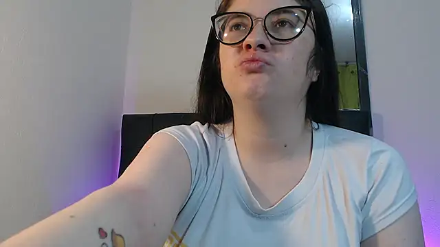 Snapshot of KrystalAdams chatting on August 1, 2026, 12:04 pm KrystalAdams online show from August 1, 2026, 12:04 pm