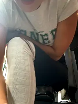 Ninazhang online show from October 11, 2025, 2:22 am