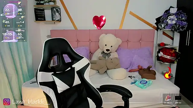 Luna blackk online show from June 20, 2026, 9:06 pm