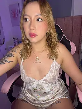Snapshot of Becca_Johnson_u chatting on July 15, 2026, 1:44 am Becca Johnson u online show from July 15, 2026, 1:44 am