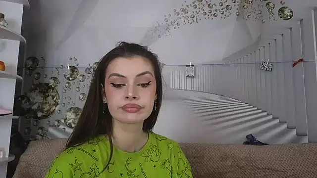 EvoletteLouLou online show from November 3, 2025, 3:24 pm