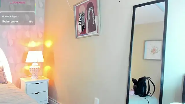 isabella milf  online show from September 20, 2025, 7:04 pm