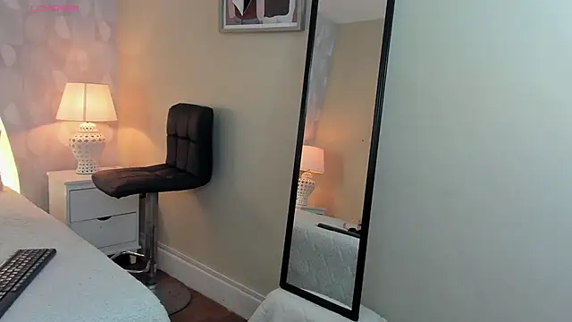 isabella milf  online show from November 13, 2025, 7:02 pm