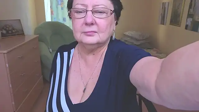 Margo Moll online show from December 15, 2025, 8:40 am