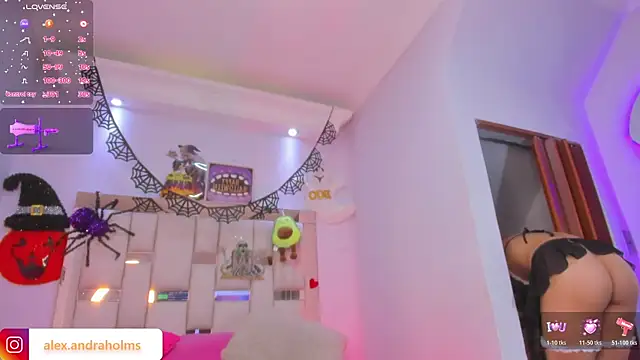 Snapshot of Alexandraholms chatting on October 28, 2025, 8:33 pm Alexandraholms online show from October 28, 2025, 8:33 pm