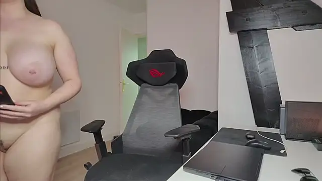 Snapshot of Luna_Doll@xh chatting on March 5, 2026, 8:38 pm Luna Dollxh online show from March 5, 2026, 8:38 pm