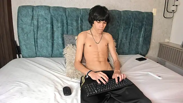 Snapshot of Diamond_twink chatting on June 9, 2026, 3:56 pm Diamond twink online show from June 9, 2026, 3:56 pm