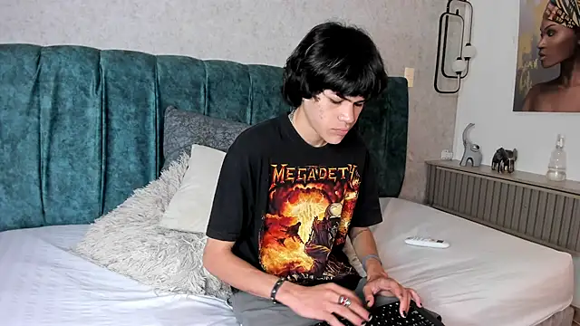 Snapshot of Diamond_twink chatting on June 11, 2026, 1:53 pm Diamond twink online show from June 11, 2026, 1:53 pm