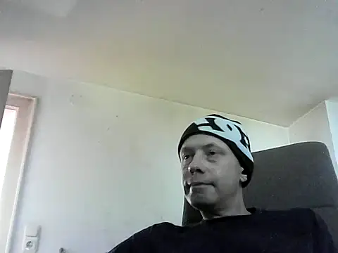 Snapshot of skateboy78 chatting on August 5, 2026, 12:30 pm skateboy78 online show from August 5, 2026, 12:30 pm
