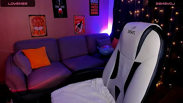 deboramoore online show from September 24, 2025, 2:59 am