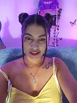 Snapshot of Fox_Roxxan chatting on June 3, 2026, 2:14 am Fox Roxxan online show from June 3, 2026, 2:14 am