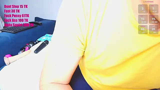 Snapshot of couplelove543 chatting on October 14, 2025, 2:18 pm couplelove543 online show from October 14, 2025, 2:18 pm