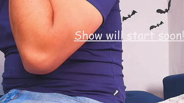 Snapshot of couplelove543 chatting on October 29, 2025, 1:35 pm couplelove543 online show from October 29, 2025, 1:35 pm