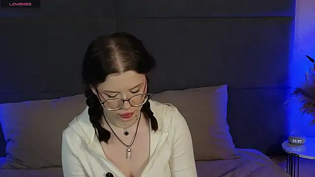 Snapshot of RianaRey chatting on June 5, 2026, 6:20 am RianaRey online show from June 5, 2026, 6:20 am
