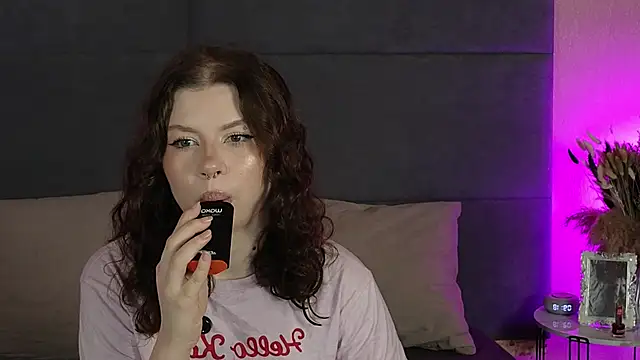 RianaRey online show from June 19, 2026, 6:18 am