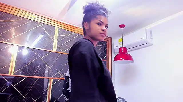 Snapshot of HannyThompson chatting on September 10, 2025, 12:27 pm HannyThompson online show from September 10, 2025, 12:27 pm