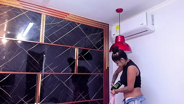 Snapshot of HannyThompson chatting on September 11, 2025, 12:27 pm HannyThompson online show from September 11, 2025, 12:27 pm