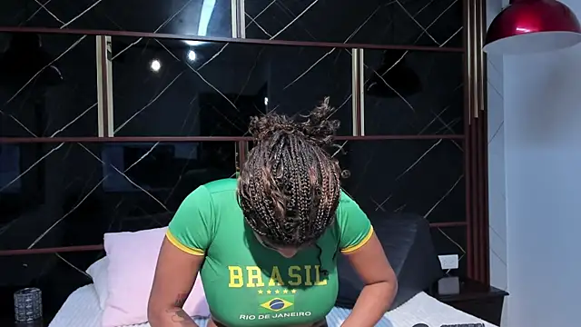 Snapshot of HannyThompson chatting on October 10, 2025, 12:26 pm HannyThompson online show from October 10, 2025, 12:26 pm