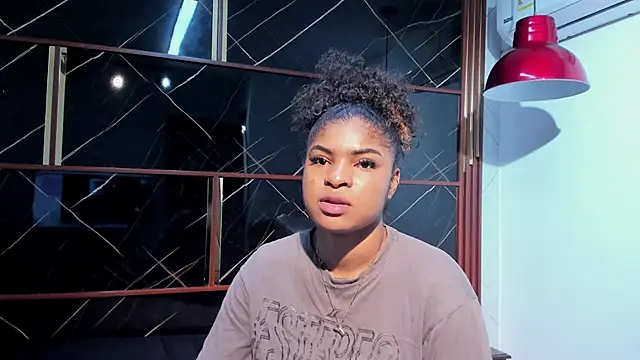 Snapshot of HannyThompson chatting on October 16, 2025, 12:17 pm HannyThompson online show from October 16, 2025, 12:17 pm