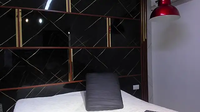 Snapshot of HannyThompson chatting on November 8, 2025, 12:16 pm HannyThompson online show from November 8, 2025, 12:16 pm