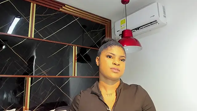 Snapshot of HannyThompson chatting on November 12, 2025, 7:13 pm HannyThompson online show from November 12, 2025, 7:13 pm