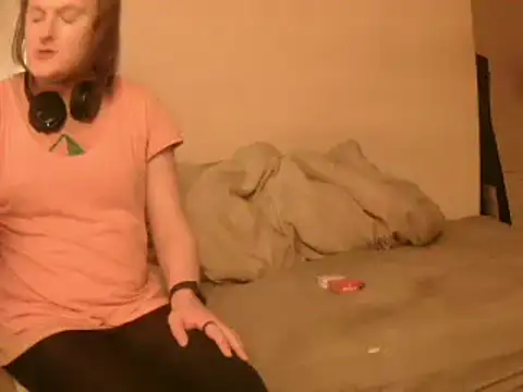 avamaxwell online show from October 4, 2025, 7:34 pm