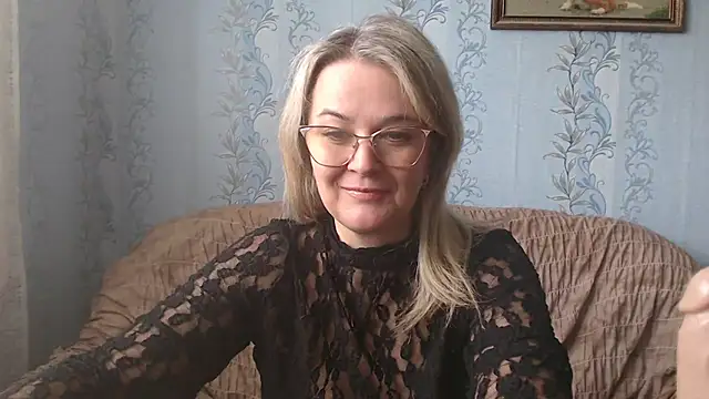 Snapshot of EleanoraDream chatting on September 14, 2025, 6:34 am EleanoraDream online show from September 14, 2025, 6:34 am