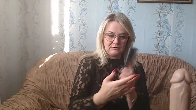 Snapshot of EleanoraDream chatting on September 15, 2025, 12:38 pm EleanoraDream online show from September 15, 2025, 12:38 pm