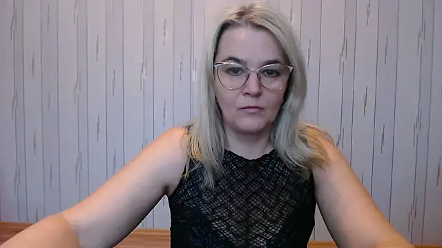 Snapshot of EleanoraDream chatting on November 11, 2025, 6:13 am EleanoraDream online show from November 11, 2025, 6:13 am