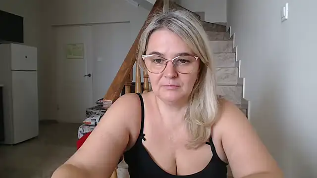 Snapshot of EleanoraDream chatting on June 28, 2026, 12:44 pm EleanoraDream online show from June 28, 2026, 12:44 pm