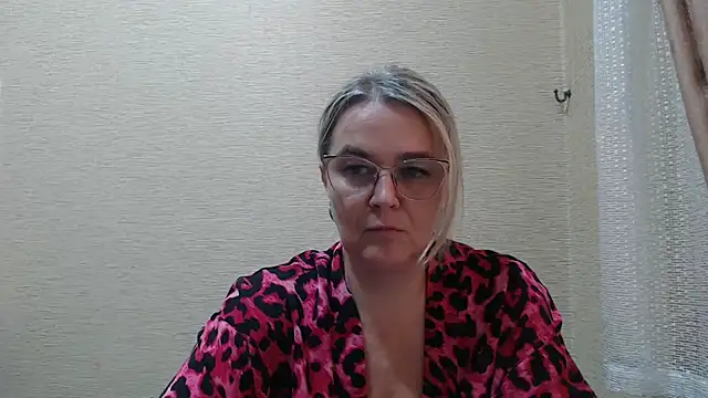 Snapshot of EleanoraDream chatting on July 20, 2026, 9:01 am EleanoraDream online show from July 20, 2026, 9:01 am