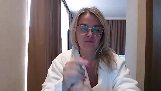 Snapshot of EleanoraDream chatting on July 27, 2026, 5:25 am EleanoraDream online show from July 27, 2026, 5:25 am