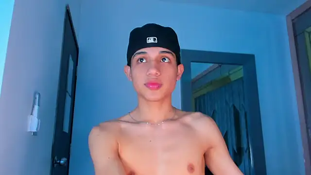 Sebax Young online show from December 18, 2025, 10:38 pm