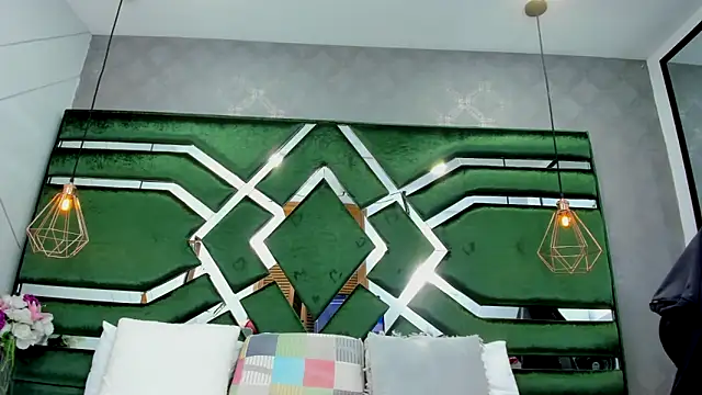 ThaliaCross online show from October 4, 2025, 8:07 pm