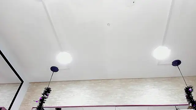 ThaliaCross online show from November 1, 2025, 7:49 pm