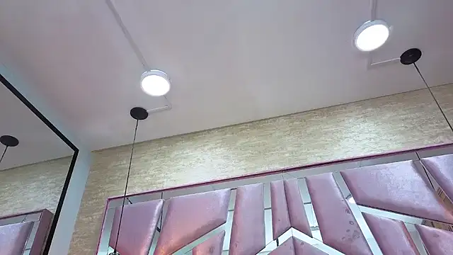 ThaliaCross online show from February 25, 2026, 8:07 pm