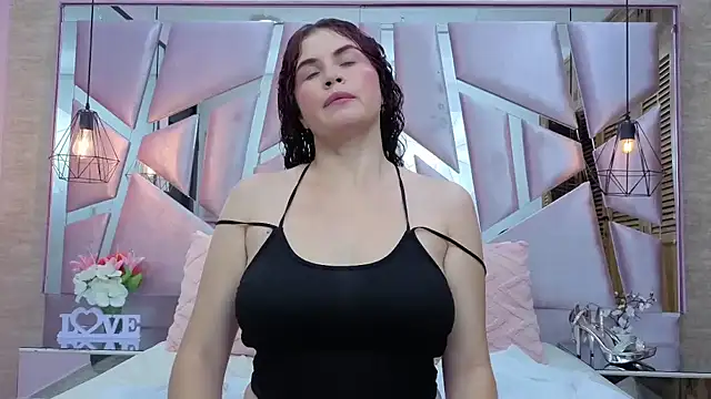 ThaliaCross online show from April 30, 2026, 7:42 pm