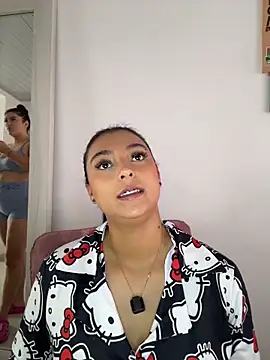 nicolexxaleja online show from April 28, 2026, 2:44 pm