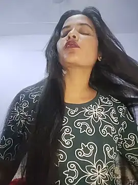 cute radhikaa online show from May 31, 2026, 7:04 pm