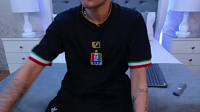 ZoeKrug online show from November 20, 2025, 11:54 am