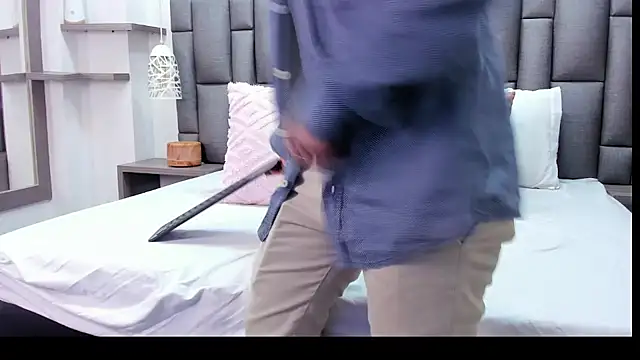 ZoeKrug online show from March 7, 2026, 12:13 pm