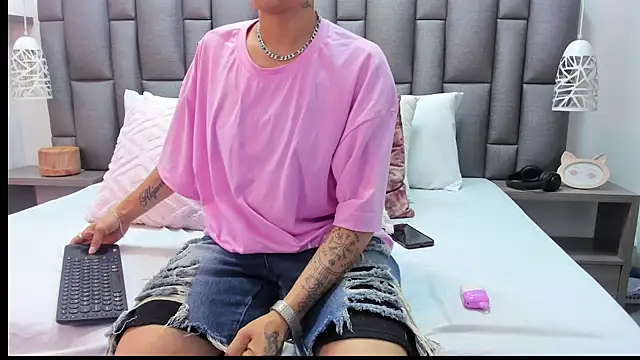 ZoeKrug online show from March 10, 2026, 12:21 pm